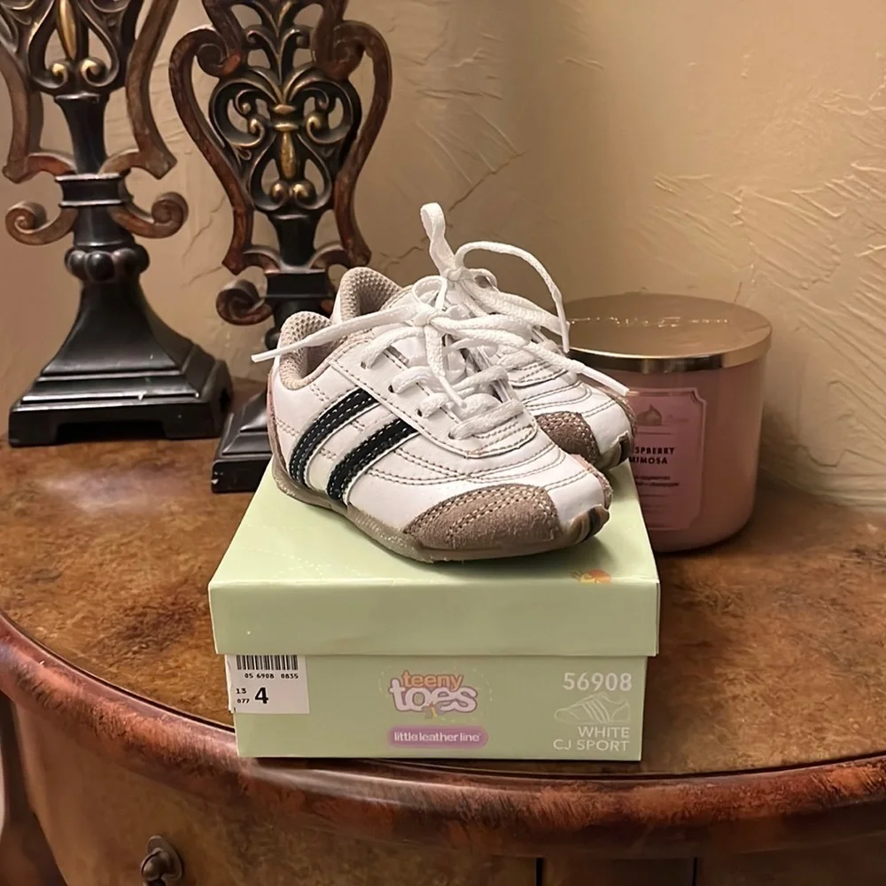 🛍️Teeny Toes Leather Tennis Shoes Size 4c
